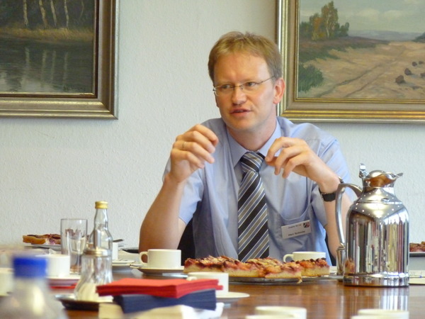 Den Erfahrungsaustausch der ehrenamtlichen Betreuer begleitete Rechtspfleger Ralf Schmitz, der für Fragen vor Ort zur Verfügung stand.